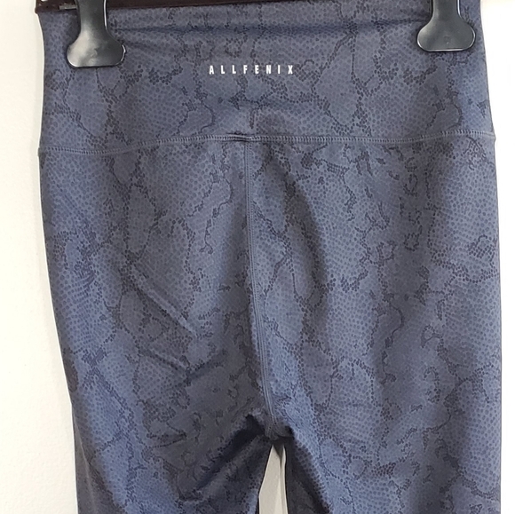 All Fenix Python Charcoal 7/8 Leggings NWT Size Large - Picture 11 of 13
